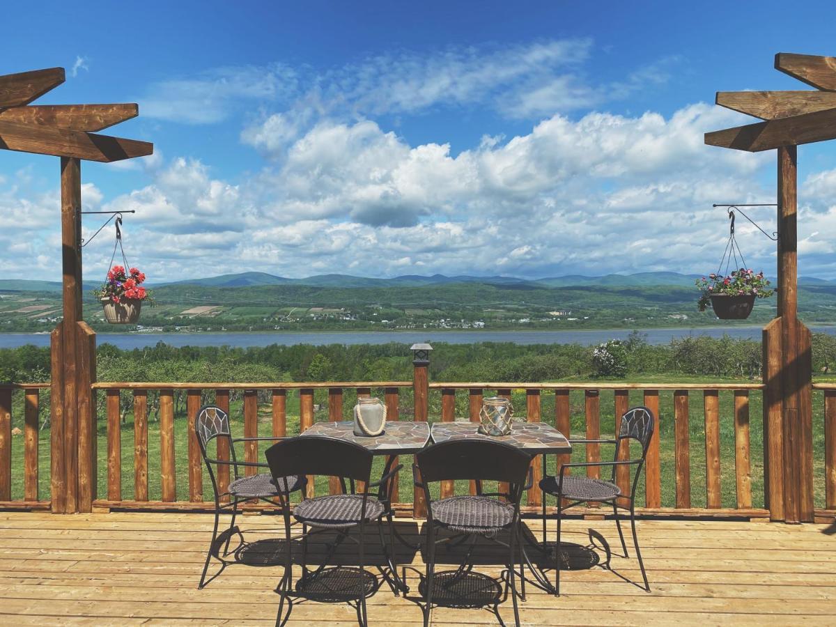 Domaine Steinbach Cidrerie B&B Distillerie St-Pierre-de-l'Île-d'Orléans Exteriör bild